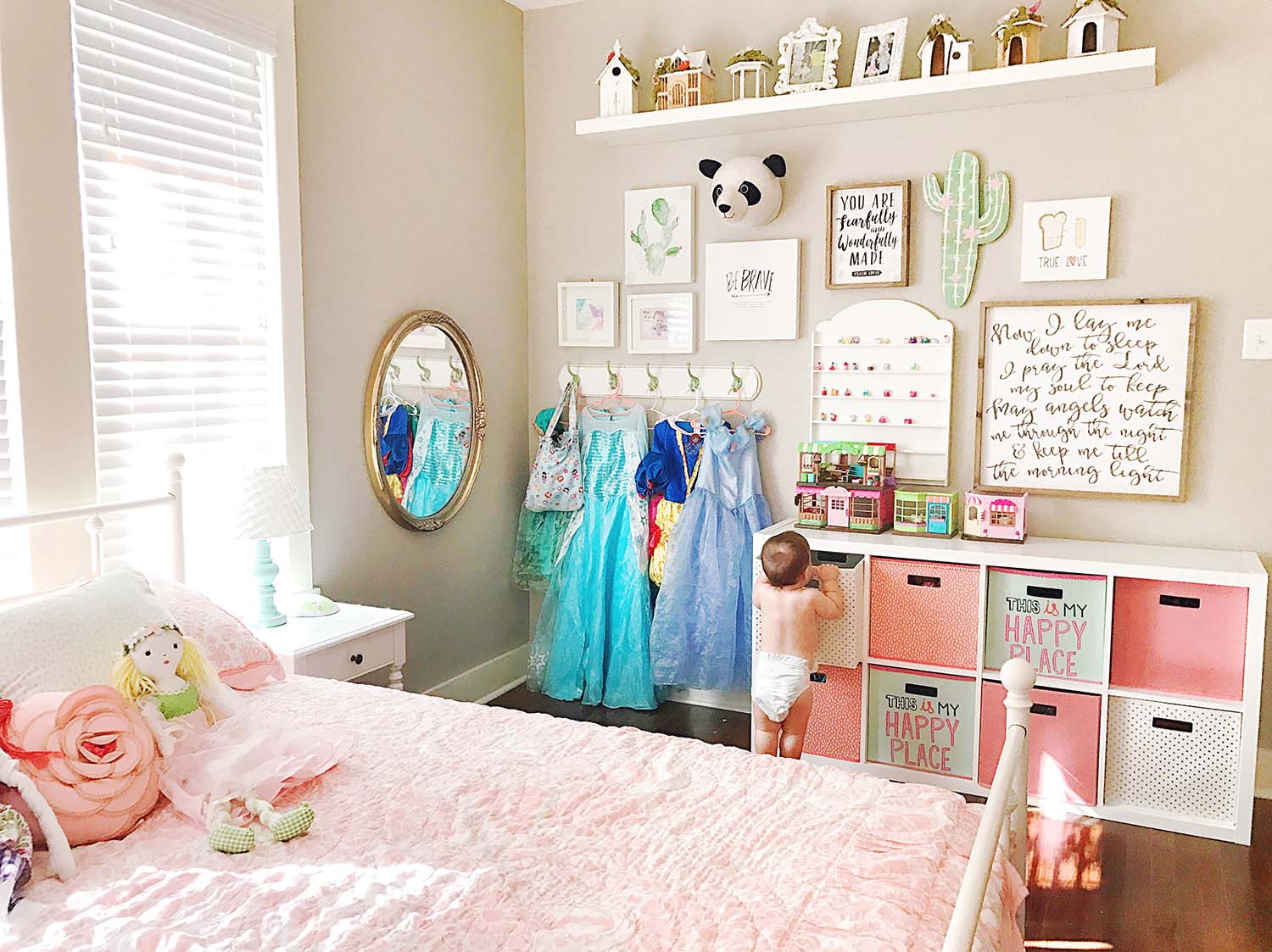 girls room storage